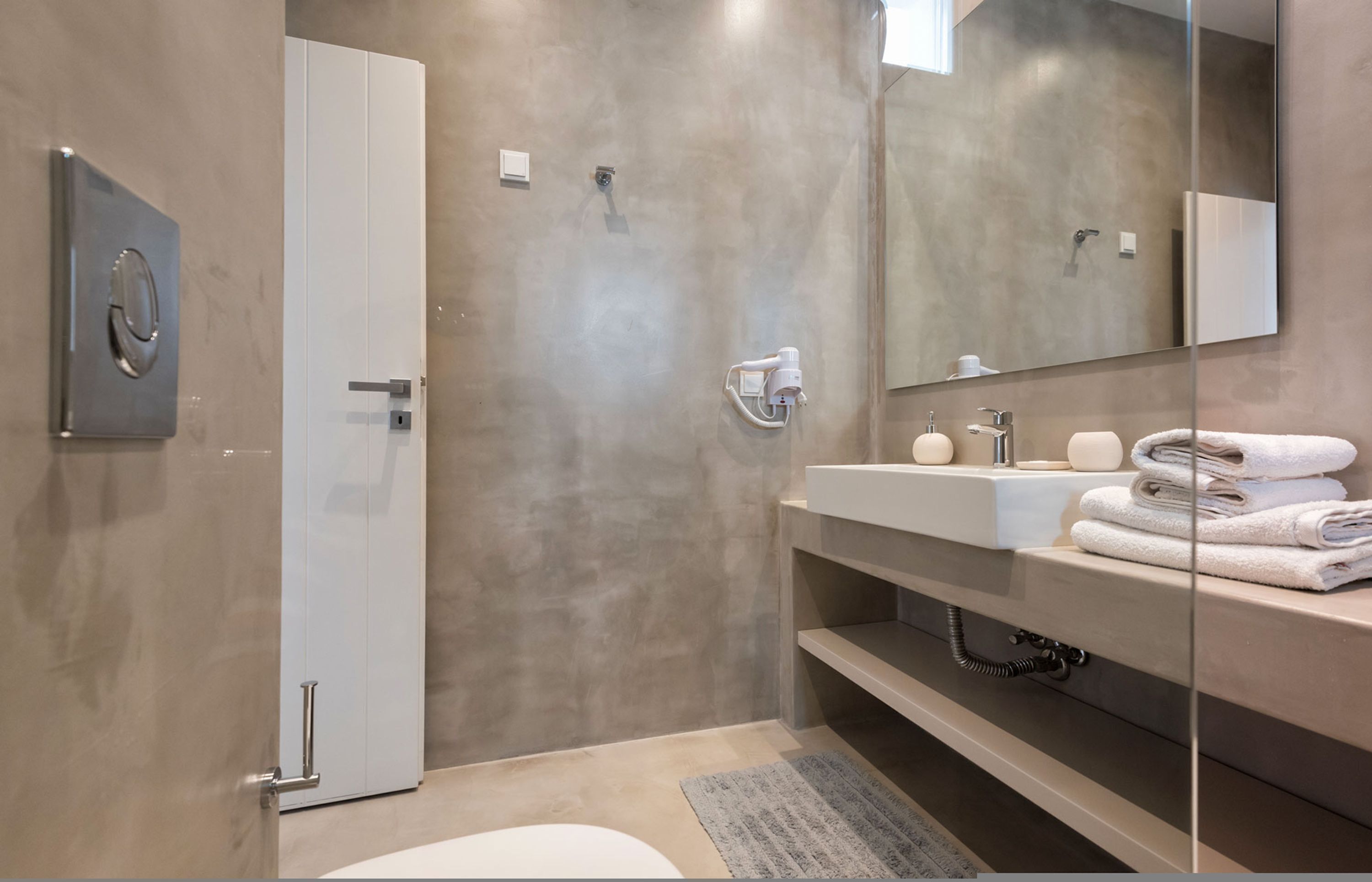Dusche, Haartrockner, Handtücher