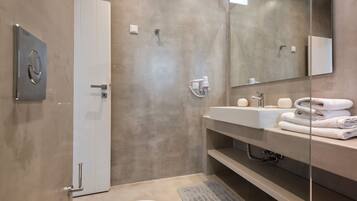 Dusche, Haartrockner, Handtücher