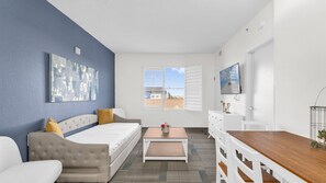 Interior - Newly Renovated Suite with Hot Tub and Pool (Orlando)