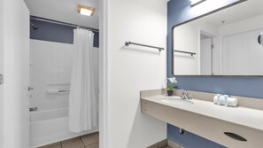 Shower, hair dryer, towels, soap - Newly Renovated Suite with Hot Tub and Pool (Orlando)