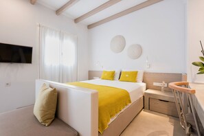 1 bedroom, desk, iron/ironing board, travel cot - Michael Zeppos Studio 2, Naousa (Naousa)