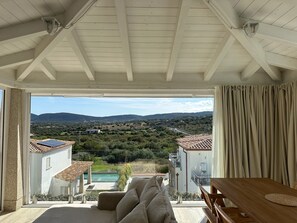 Dining - Sardinian villa with swimming pool, barbecue and sea view (Budoni)