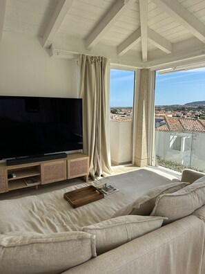 Interior - Sardinian villa with swimming pool, barbecue and sea view (Budoni)