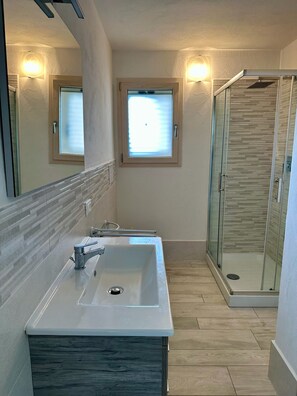 Shower, hair dryer, bidet, towels - Sardinian villa with swimming pool, barbecue and sea view (Budoni)