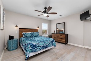 Tabla de planchar con plancha, wifi y ropa de cama 