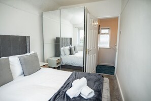 3 bedrooms, free WiFi, bed sheets - City Oasis - Sleeps 6 - Near Co-op Live & Stadium (Manchester)