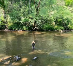River - Riverbend Cabin – Cozy 2-Person Retreat on the Cullasaja River (Franklin)