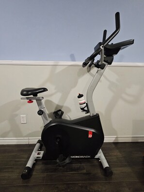 Fitness facility - Modern Comfort Haven | Near Reversing Falls Bridge (Saint John)