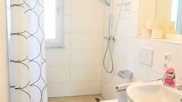 Appart'hĂŽtel, balcon | Salle de bain