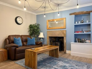 Maison, 1 chambre | Salle de séjour | Livres