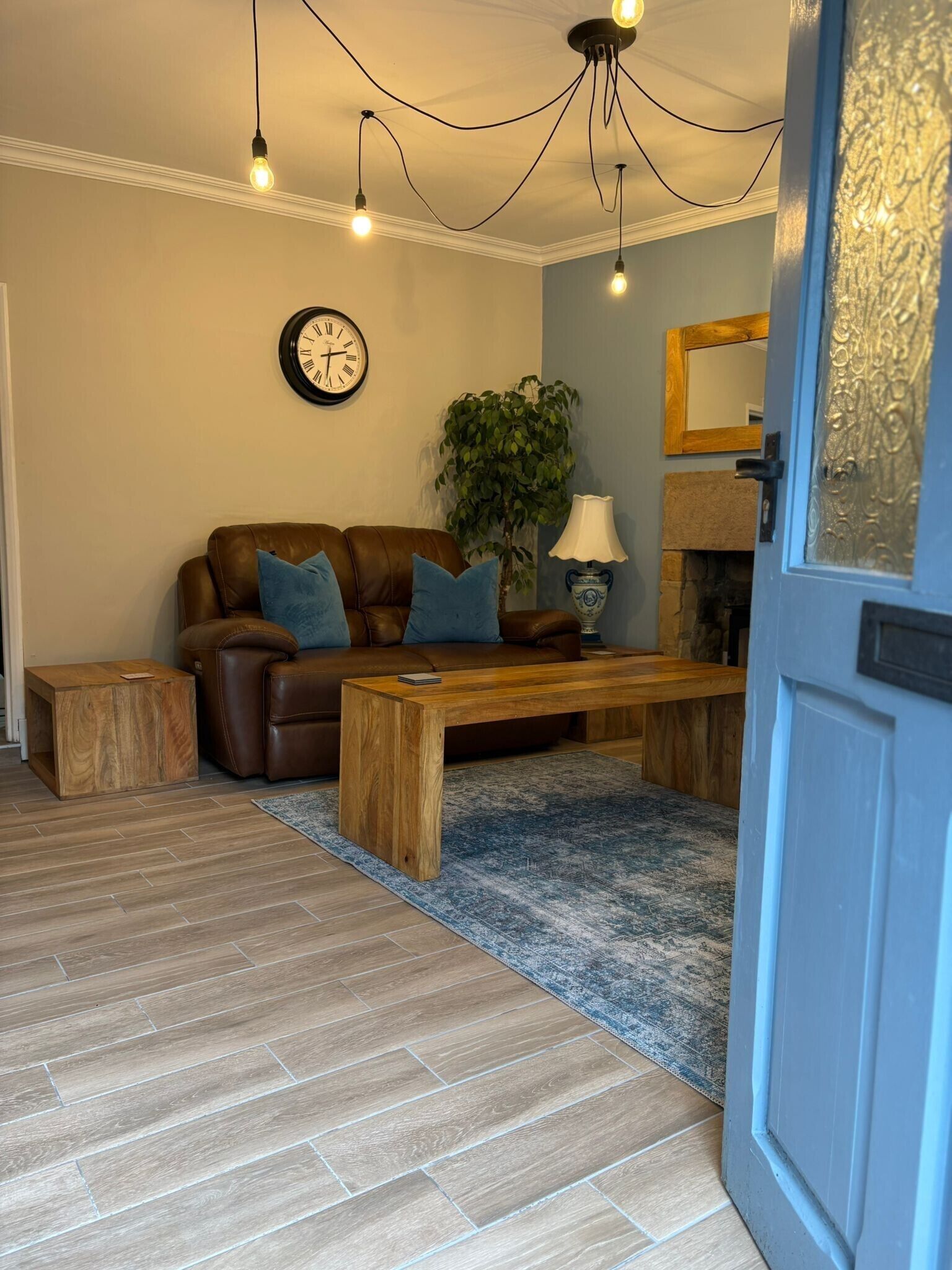 House, 1 Bedroom | Living room | Books