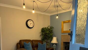 House, 1 Bedroom | Living room | Books