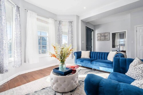 Modern 3-Bed Apt-Parking & W/D