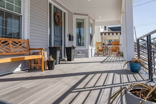 Modern 3-Bed Apt-Parking & W/D
