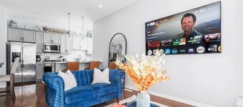 Modern 3-Bed Apt-Parking & W/D