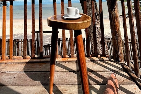 Outdoor dining. Chale da Arvore