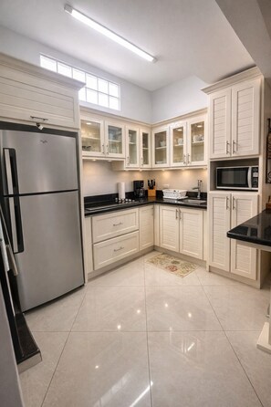 Fridge, microwave, oven, stovetop - 5-Min Walk to Jacó Beach  Shops, Tours & Dining Nearby (Jaco)