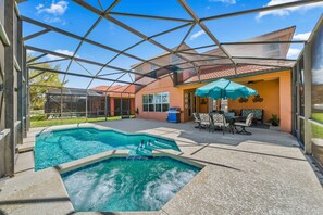 Pool - Spacious 6BR home w/ pool & BBQ grill (Kissimmee)