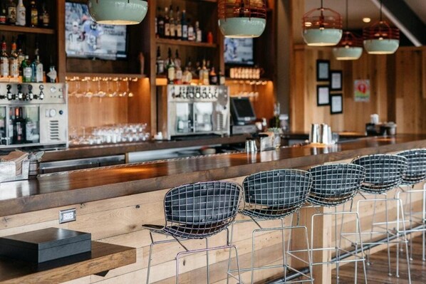 Bar (on property) - The Park City Peaks Hotel (Park City)