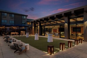 Tempat makan outdoor