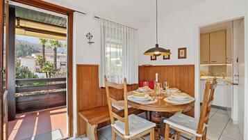 Family Apartment, Multiple Bedrooms (Casa Viola Panorama) | Dining