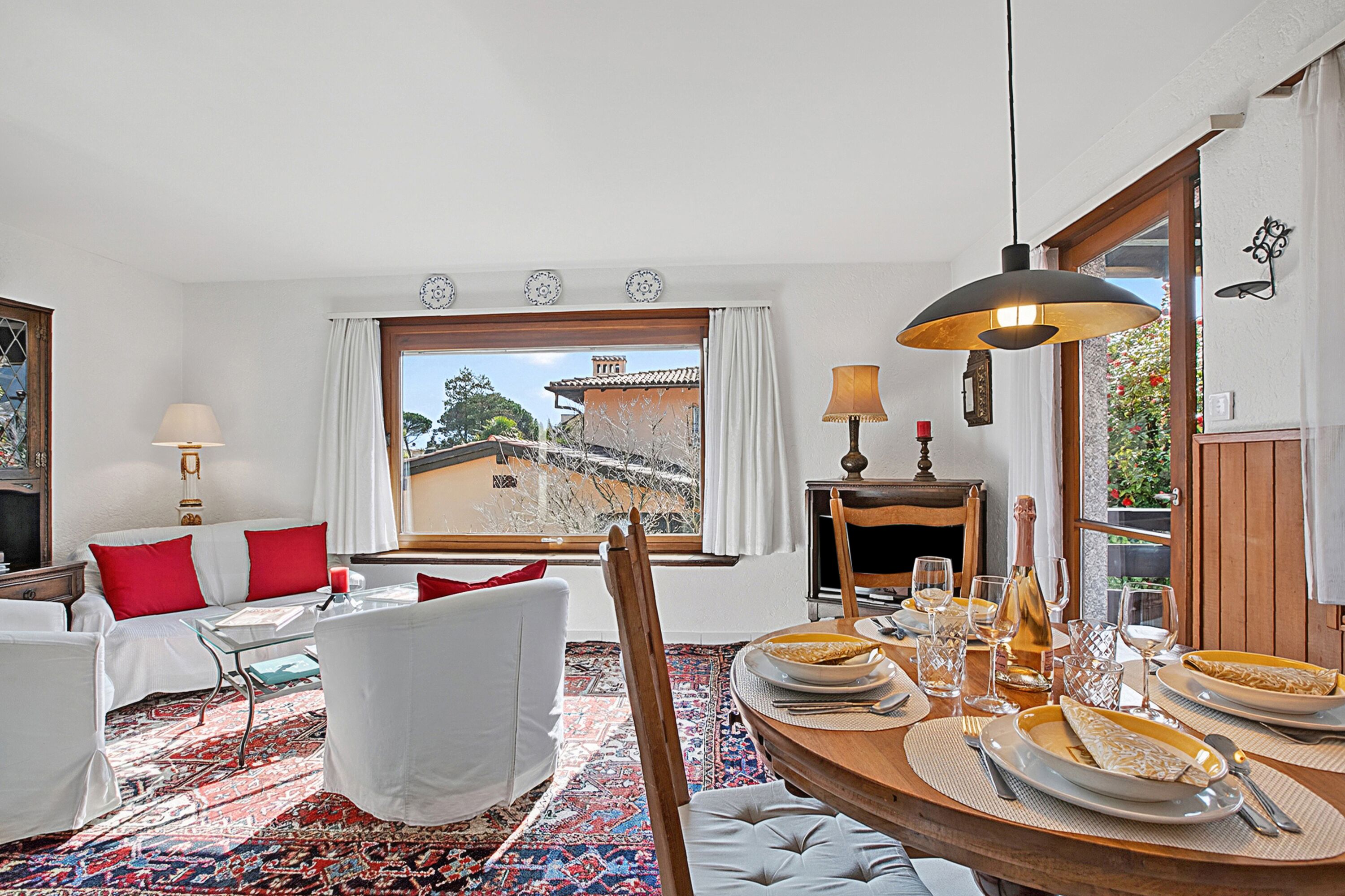 Family Apartment, Multiple Bedrooms (Casa Viola Panorama) | Dining