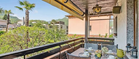 Family Apartment, Multiple Bedrooms, 2 Bathrooms (Casa Viola) | Outdoor dining