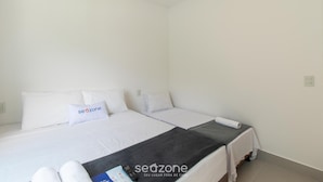 A hotel room with two beds, a desk, and a chair. - Apts in Condominium w/ Pool 450 Meters fr/ Taperapuan Beach - Atas (Porto Seguro)