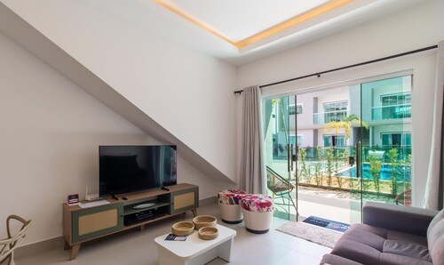 Apts in Condominium w/ Pool 450 Meters fr/ Taperapuan Beach - Atas