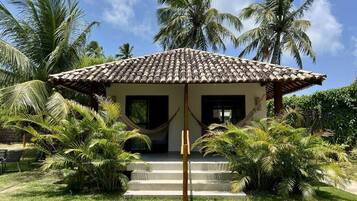 Suíte luxo, vista para o pátio | Fachada