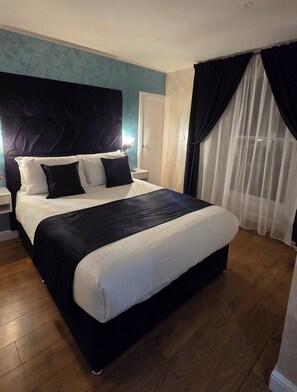 2 chambres, fer et planche à repasser, Wi-Fi, draps fournis