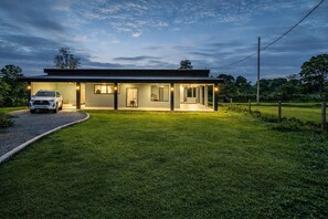 Exterior - Charming 2-bedroom villa with AC in peaceful  de La Fortuna, San Carlos (San Carlos)