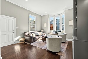 Living area - Cow Hollow-Marina  2-bedroom top floor duplex (San Francisco)