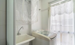 Basic Apartment | Bathroom - Fully Equipped Apartments in the Condo With Pool in Canasvieiras - RPC (Florianópolis)