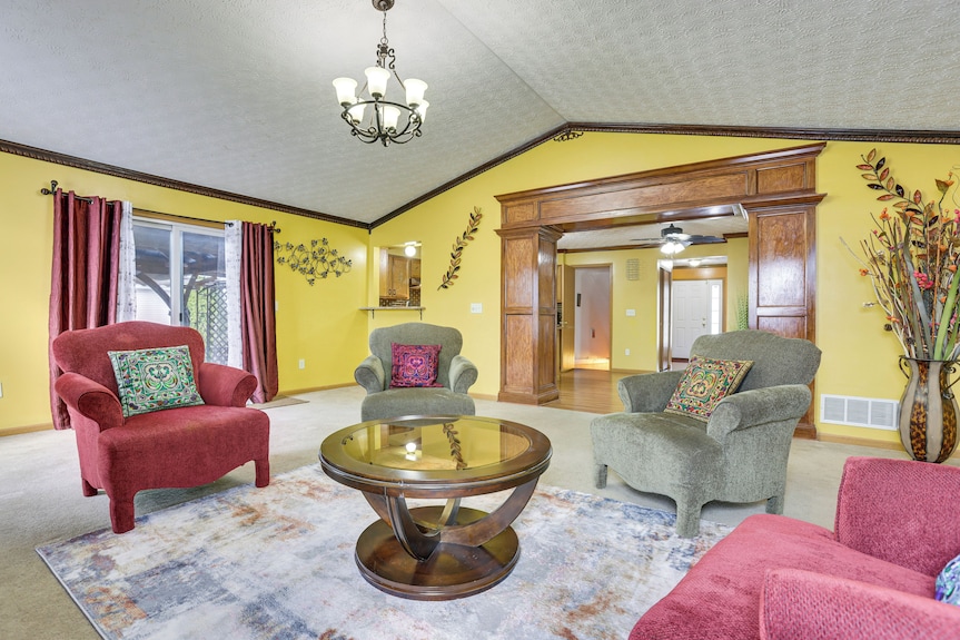 6 Mi To Rickenbacker Airport! Columbus Area Home - Ashville, OH
