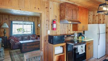 Coffee/tea maker, fridge, microwave, stovetop