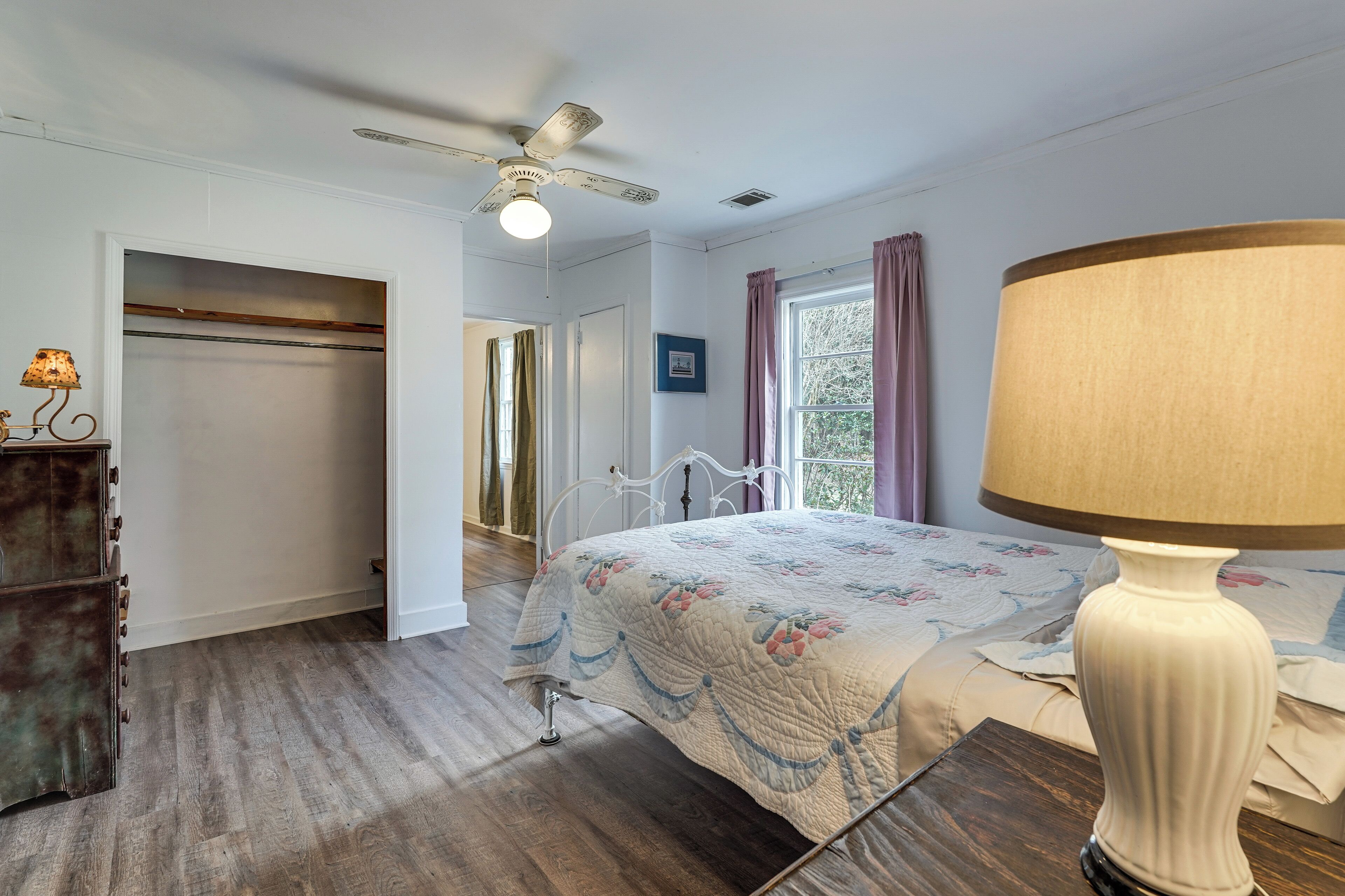 3 bedrooms, iron/ironing board, bed sheets