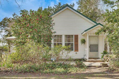 2-Acre Farmhouse w/ Animals! Allendale Retreat