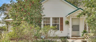 2-Acre Farmhouse w/ Animals! Allendale Retreat