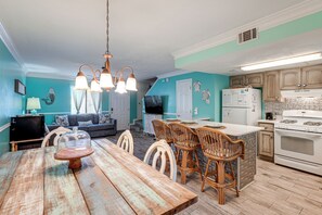 Interior - Walk to Shore: Townhome w/ Pool Access in PCB! (Panama City Beach)