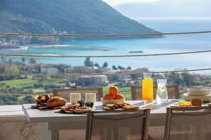 Outdoor dining - Ponti Monti - Two Bedroom Villa, Sleeps 4 (Vasiliki)