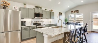 Raiderland Retreat! Family Home 5 Mi to Texas Tech