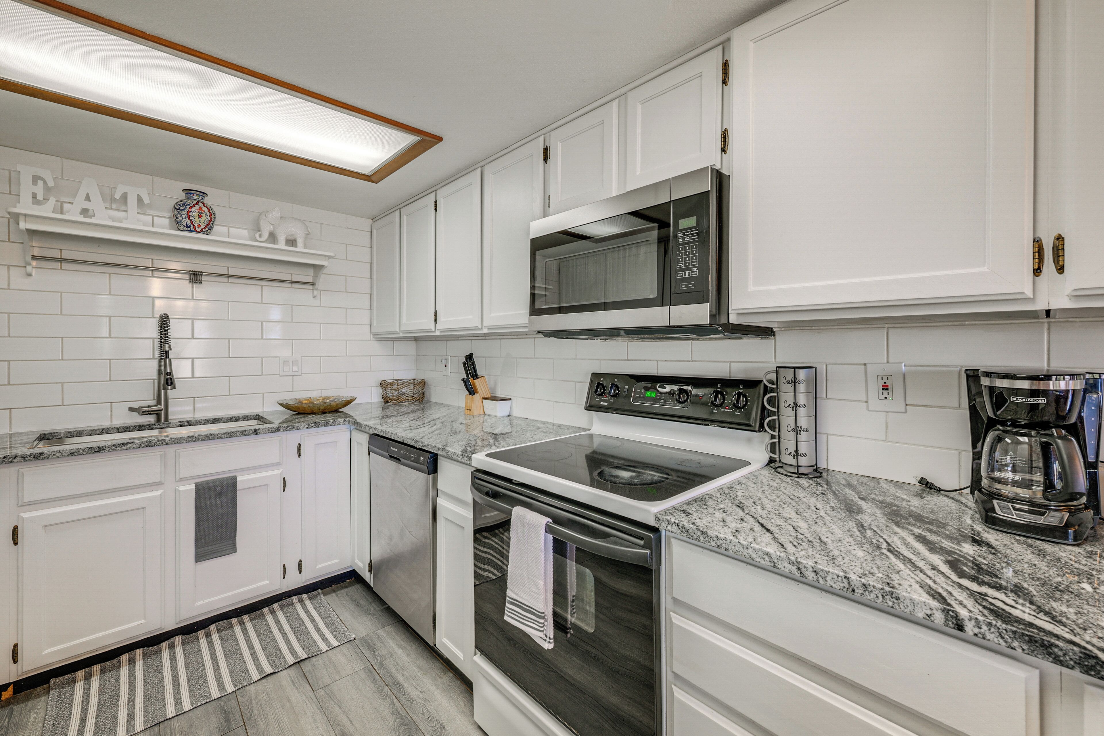 Fridge, microwave, stovetop, dishwasher