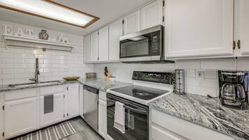 Fridge, microwave, stovetop, dishwasher