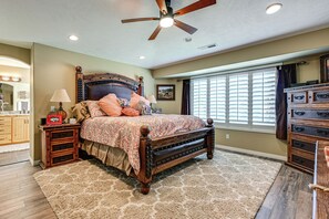 5 bedrooms, desk, iron/ironing board, travel crib