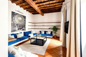 Living area - Vrbo Property (Roma)