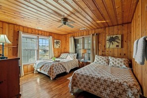 4 bedrooms, free WiFi - Turtle Bay Cottage- 4BR Home- Ping Pong, Corn Hole (North Myrtle Beach)