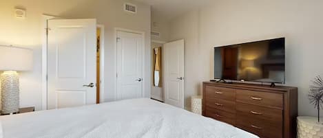 Condo, 1 King Bed with Sofa bed (Luau I 7010)