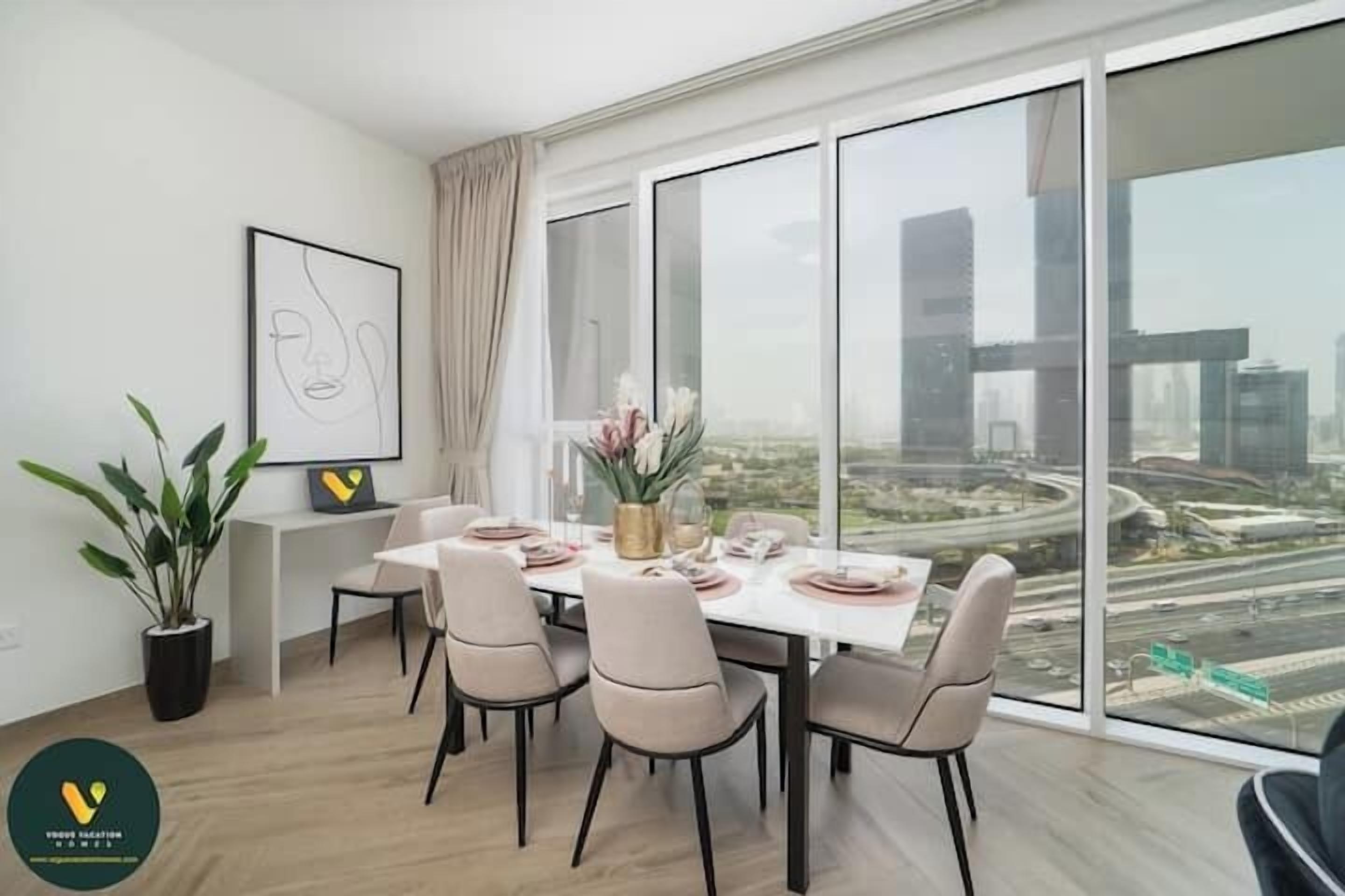 Apartamento de lujo, balcón, vistas a la ciudad | Servicio de comidas en la habitación