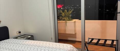 2 quartos, ferros/tábuas de passar roupa, Wi-Fi, roupa de cama